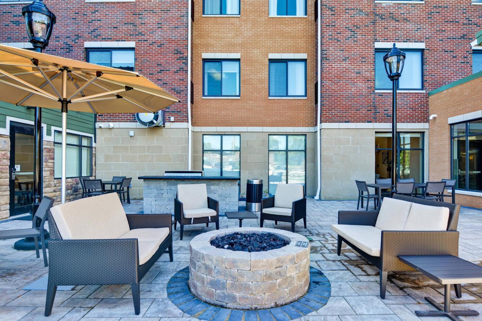 Residence Inn By Marriott Cleveland Airport/Middleburg Heights Buitenkant foto