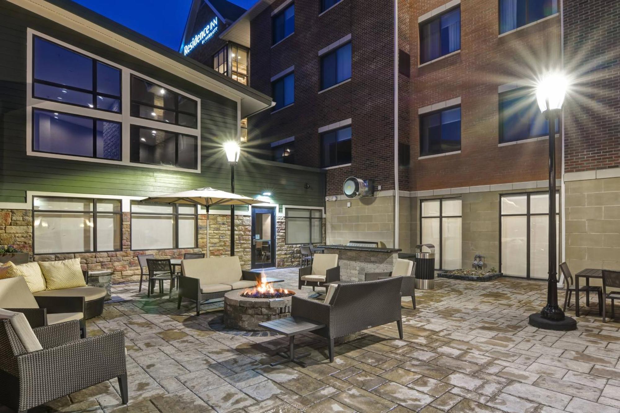 Residence Inn By Marriott Cleveland Airport/Middleburg Heights Buitenkant foto